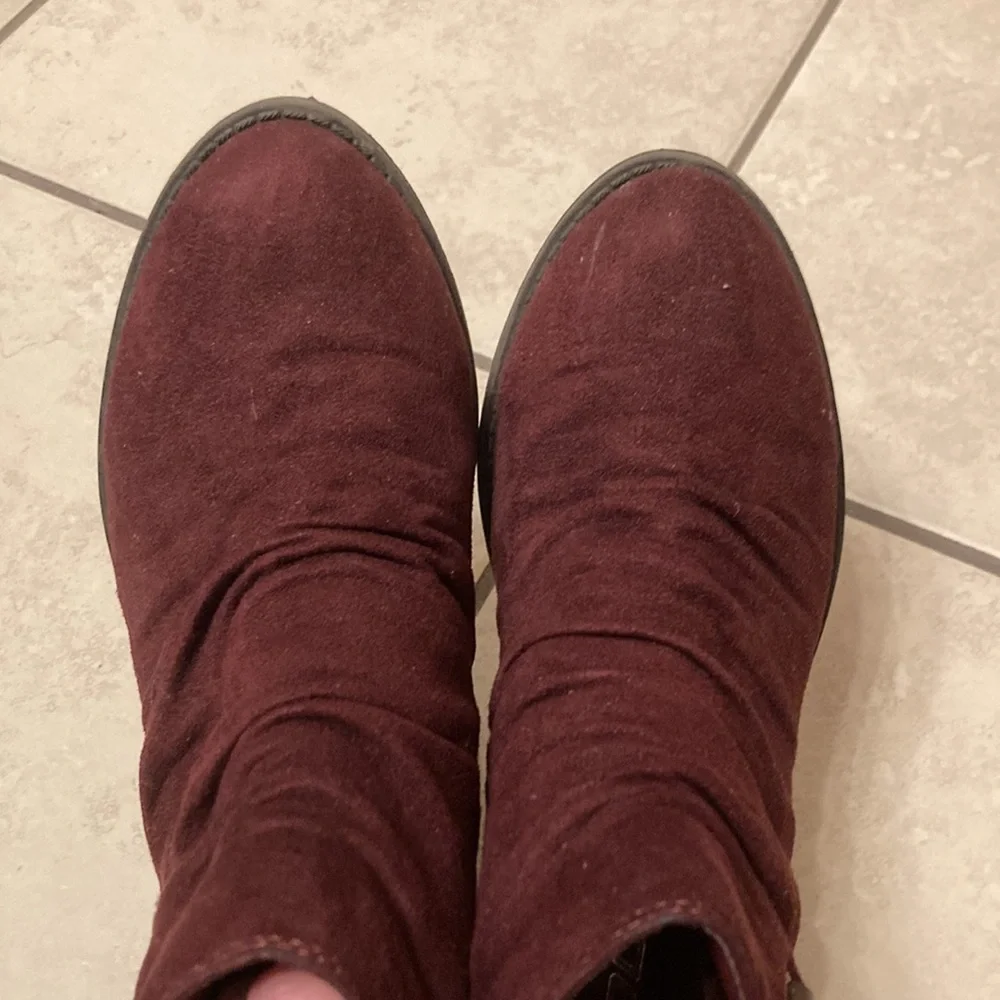 Burgundy colored booties, Soda brand, Size 6 - Picture 2 of 4